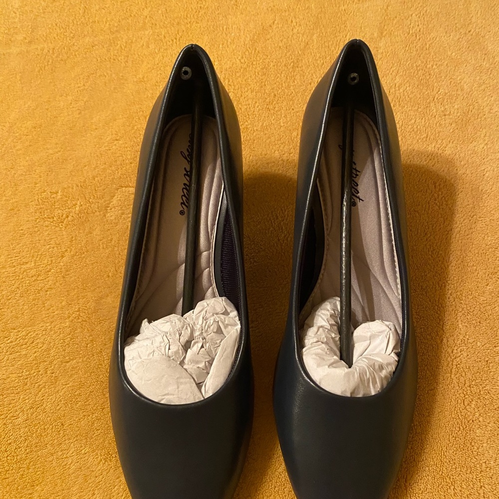 Navy blue Easy Street pumps with memory foam foot bed